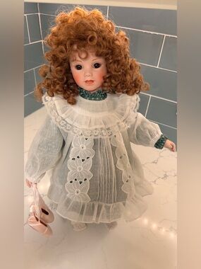 “Katrina” Doll - by Gaby Rademann, The Ashton-Drake Galleries (No. 1346AD)